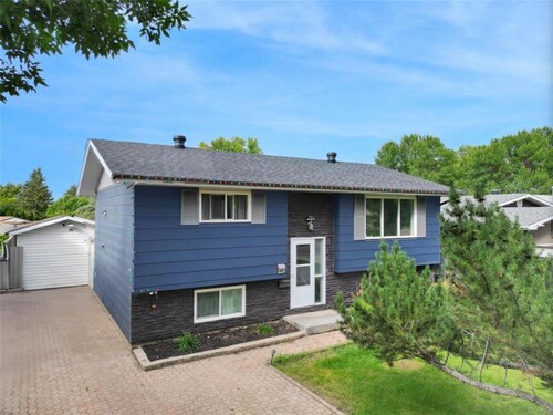 Peaceful home . A bus station right opposite