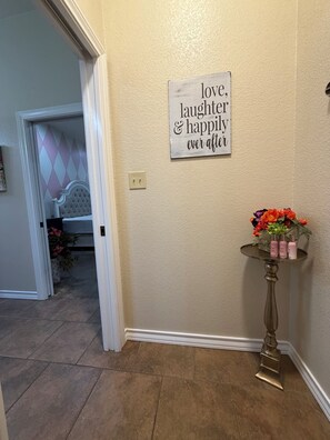Interior - Spacious 3-bedroom townhome in serene Odessa with AC (Odessa)