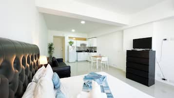 Suíte estúdio júnior, acesso à piscina, vista para o resort | Cofres nos quartos, Wi-Fi de cortesia, roupa de cama