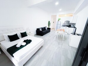 Deluxe Studio, Balcony, Resort View | Private kitchen