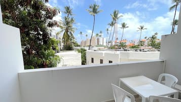 Junior-Studiosuite, Poolzugang, Blick auf die Anlage | Ausblick vom Zimmer