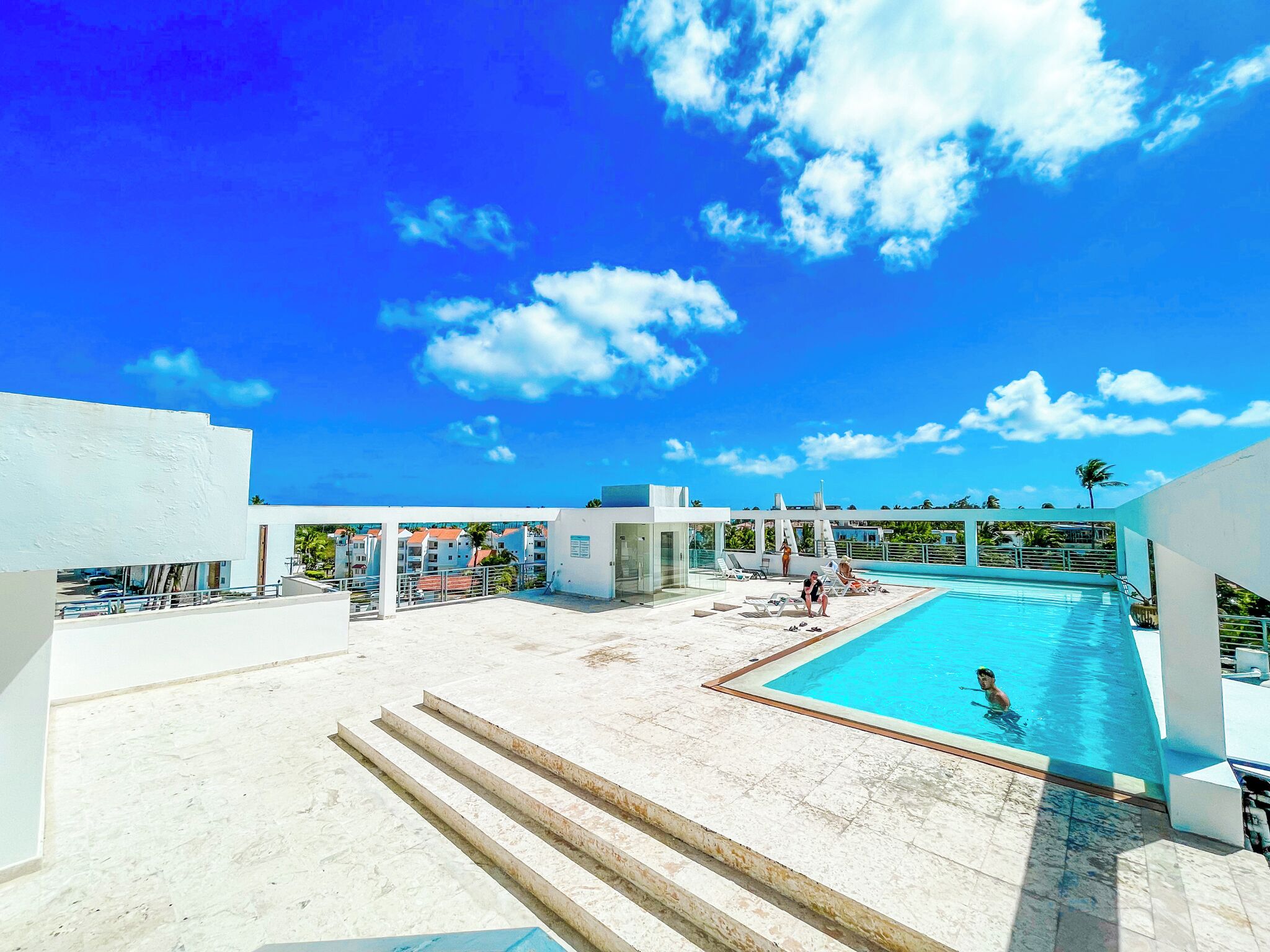 Estúdio luxo, sacada, vista para o resort | Piscina | Piscina externa, espreguiçadeiras