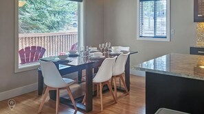 Dining - Fantastic Home Minutes from Downtown & Beaches (Invermere)