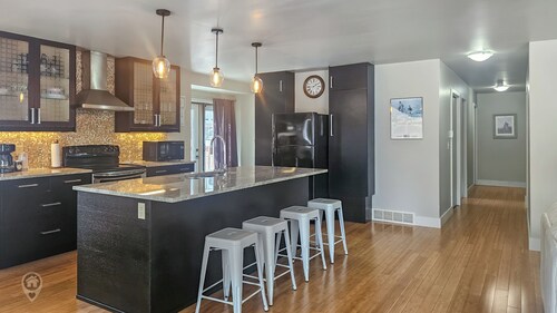 Fantastic Home Minutes from Downtown & Beaches