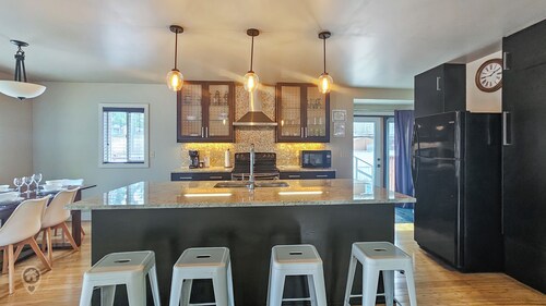 Fantastic Home Minutes from Downtown & Beaches