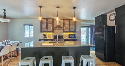 Fantastic Home Minutes from Downtown & Beaches