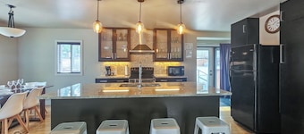 Fantastic Home Minutes from Downtown & Beaches