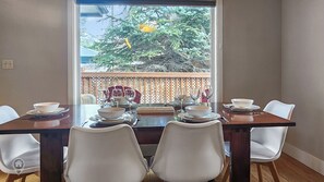 Dining - Fantastic Home Minutes from Downtown & Beaches (Invermere)