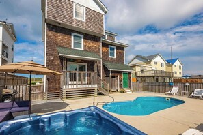 A heated pool - JL #087 - Pain Killer - Semi Oceanfront - Heated Private Pool - Hot Tub (Kill Devil Hills)