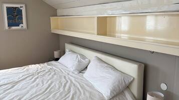 4 Schlafzimmer, Schreibtisch, Bügeleisen/Bügelbrett, WLAN