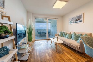 Smart TV, fireplace - Apartment LUNA : 1 st row to the sea in Nin with AC (Nin)