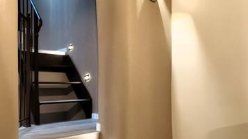 Deluxe-Maisonette, Mehrere Betten, zum Garten hin | Wohnbereich