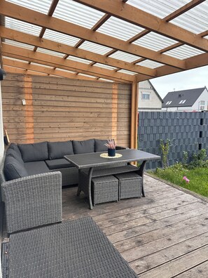 Outdoor dining - Vrbo Property (Trzęsacz)