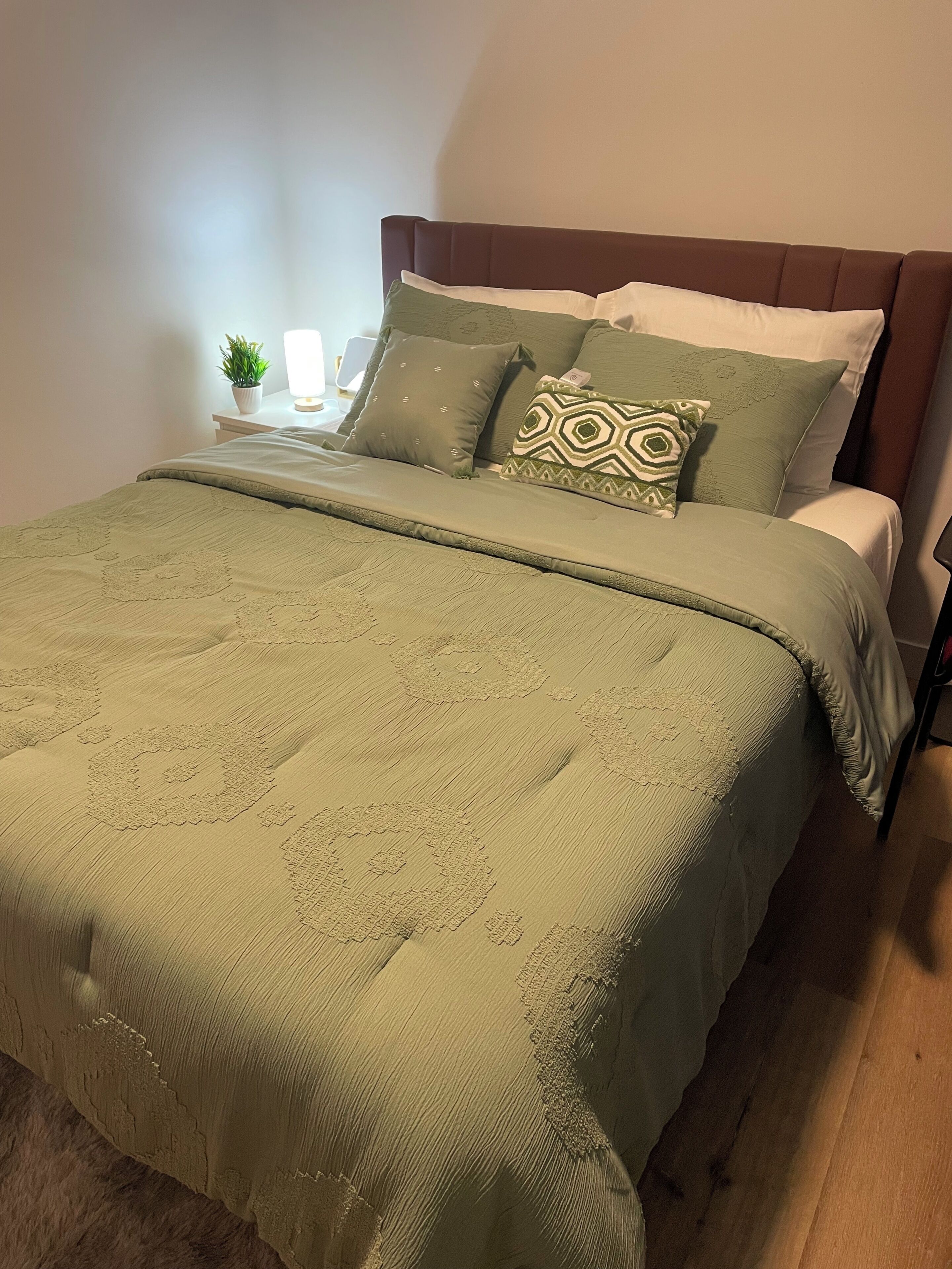 1 habitación, tabla de planchar con plancha, wifi gratis y ropa de cama 