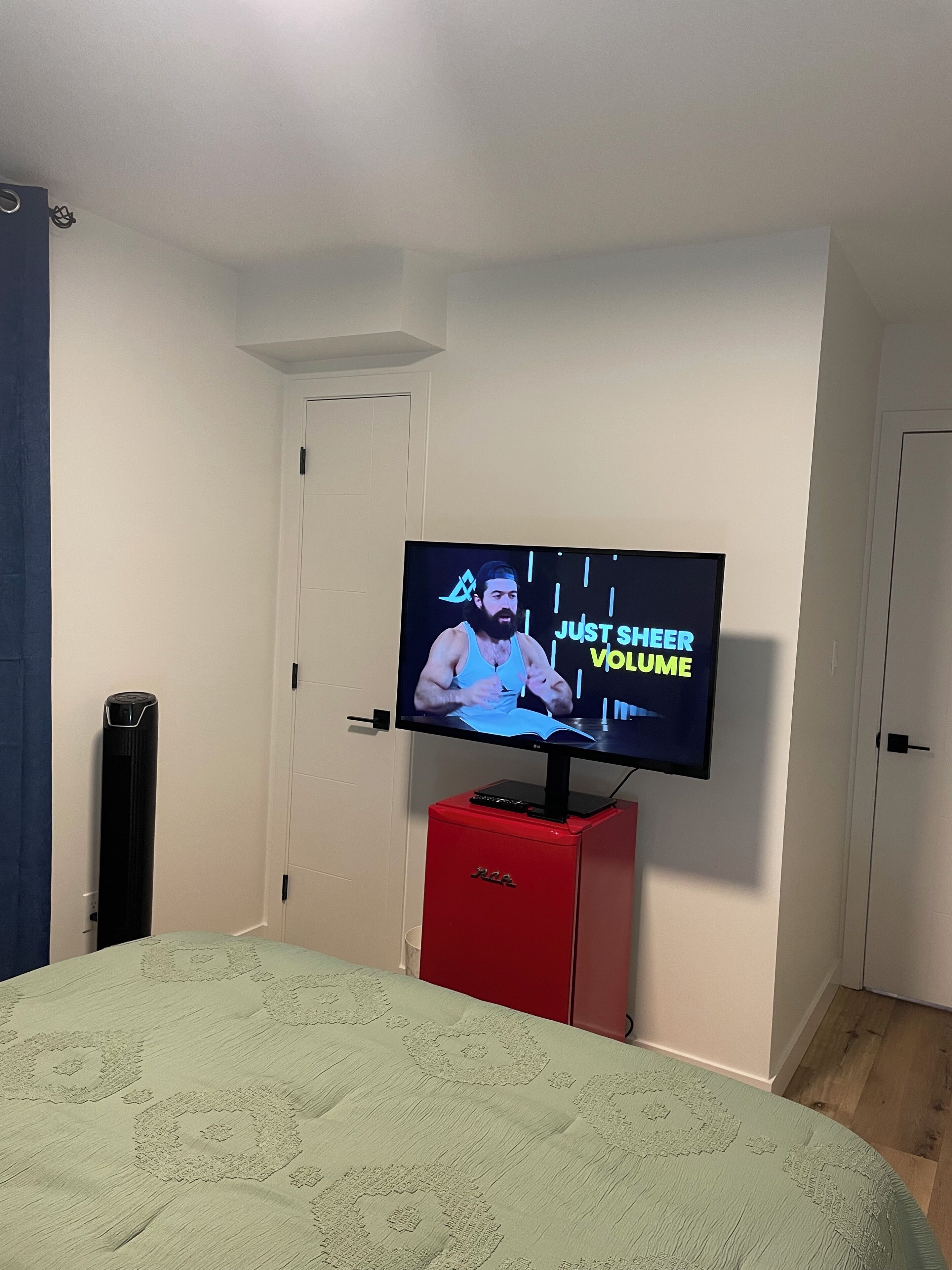 1 habitación, tabla de planchar con plancha, wifi gratis y ropa de cama 