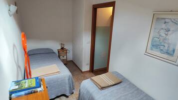 Quadrupla familiare, balcone, vista montagna | Una scrivania, Wi-Fi gratuito