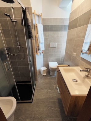 Comfort Double or Twin Room, Mountain View | Bathroom | Shower, hair dryer, towels, soap
