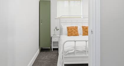 Superb location, quiet town centre street, balcony