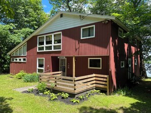 Exterior - Clean, Rustic  4-bedroom cabin nestled in the woods in Sackets Harbor (Sackets Harbor)