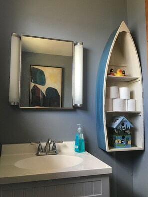 Bathroom - Clean, Rustic  4-bedroom cabin nestled in the woods in Sackets Harbor (Sackets Harbor)