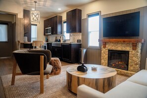 Living area - Cozy 2-bedroom 2-bath cottage at Black Prong Resort (Bronson)