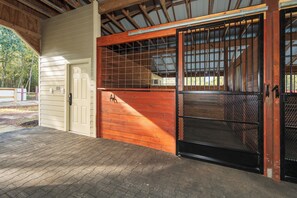 Property grounds - Cozy 2-bedroom 2-bath cottage at Black Prong Resort (Bronson)