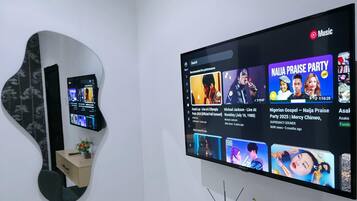 Deluxe kamer, balkon, uitzicht op de stad | Interieur