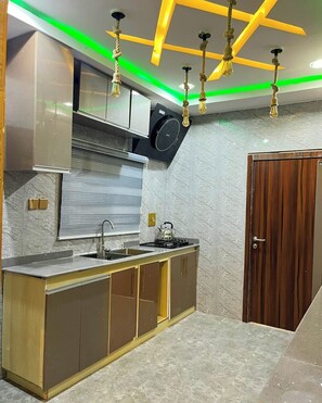 Deluxe Room, Balcony, City View | Private kitchen - Noble Lite Suites   (Abuja)