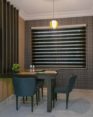 Deluxe Room, Balcony, City View | Dining