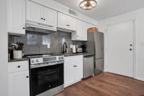 Fridge, microwave, oven, stovetop - Rustic Style Apartment, Steps from Forsyth Park (Savannah)