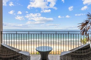 Property grounds - Uavi: Oceanfront Penthouse with Pool (Higuera Blanca)