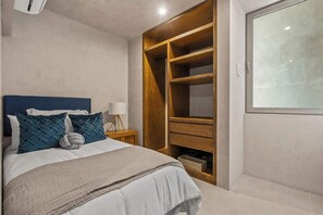 5 bedrooms, WiFi, bed sheets - Uavi: Oceanfront Penthouse with Pool (Higuera Blanca)