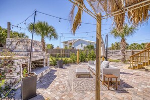 Terrace/patio - 🌴☀️Private Pool | Backyard Oasis w/ Fireplace | Pet Friendly 🐾 Largo 802 (Pensacola Beach)