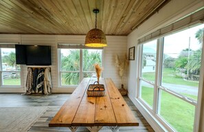 Dining - 🌴☀️Private Pool | Backyard Oasis w/ Fireplace | Pet Friendly 🐾 Largo 802 (Pensacola Beach)