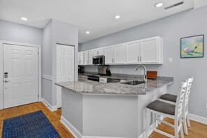 Fridge, microwave, oven, stovetop - Award-Winning Resort Amenities | Links Clubhouse 10 (Isle Of Palms)