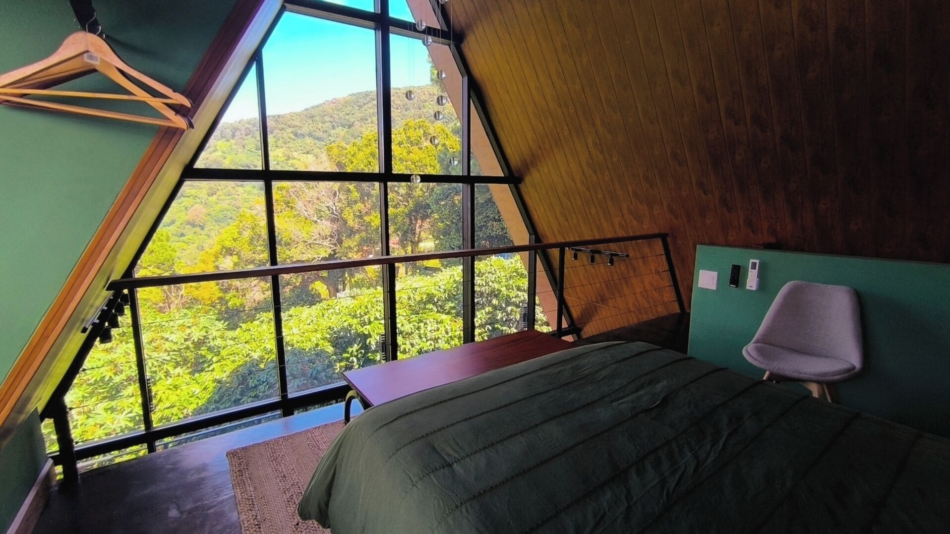 1 habitación, escritorio, tabla de planchar con plancha y wifi gratis 