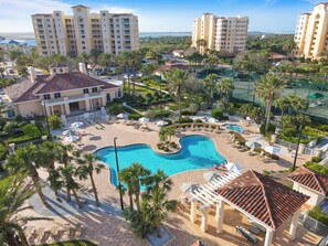 A heated pool - 🌴Beachfront Resort | Stunning Ocean + Intracoastal Views | Minorca Evissa 706🌴 (New Smyrna Beach)