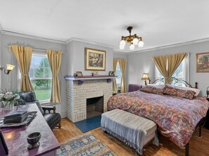 Room - NEW! Historic Charm in the Heart of the Finger Lakes (York)