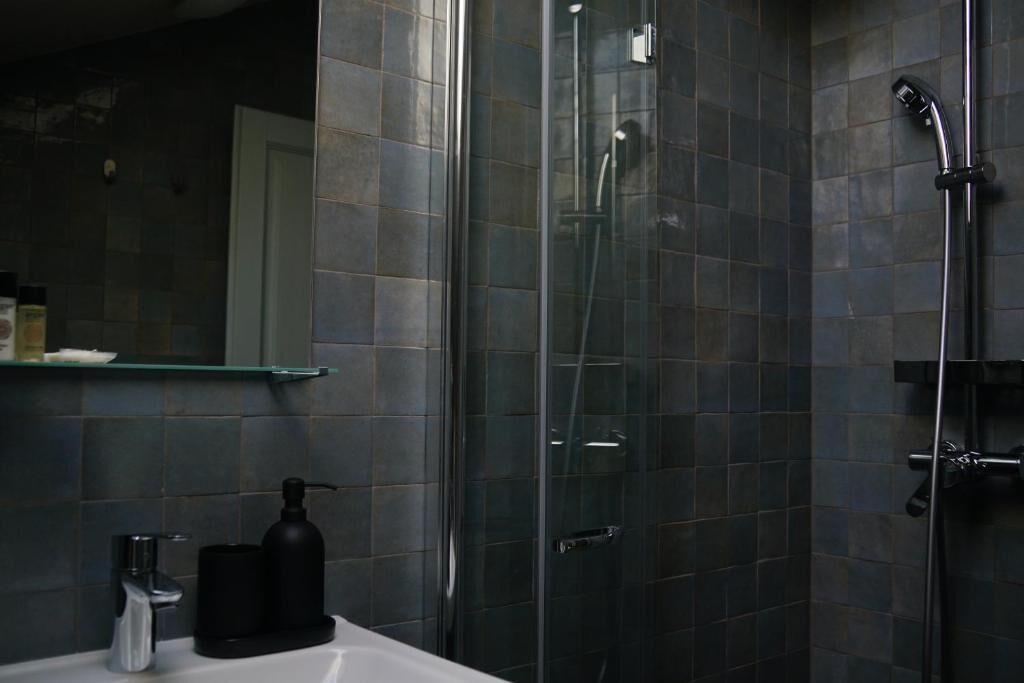 Appartement | Badkamer | Gratis toiletartikelen, een haardroger, handdoeken, zeep