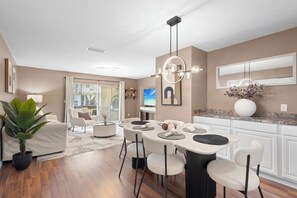 Dining - New 3BR , Heated Pool , 5 Min to Siesta (Sarasota)