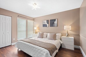 Room - New 3BR , Heated Pool , 5 Min to Siesta (Sarasota)