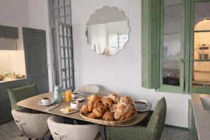 Dining - Vrbo Property (Le Grau-du-Roi)