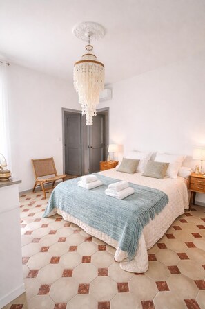 Room - Vrbo Property (Le Grau-du-Roi)
