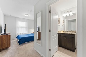 5 chambres, bureau, fer et planche à repasser, draps fournis