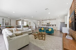TV, offices - Upscale 9BR Stay with Pool and Themed Rooms (Four Corners)