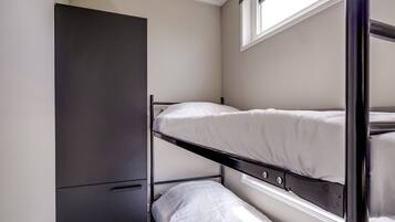 3 bedrooms, WiFi, bed sheets