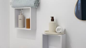 Shower, towels