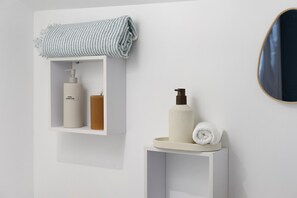 Shower, towels