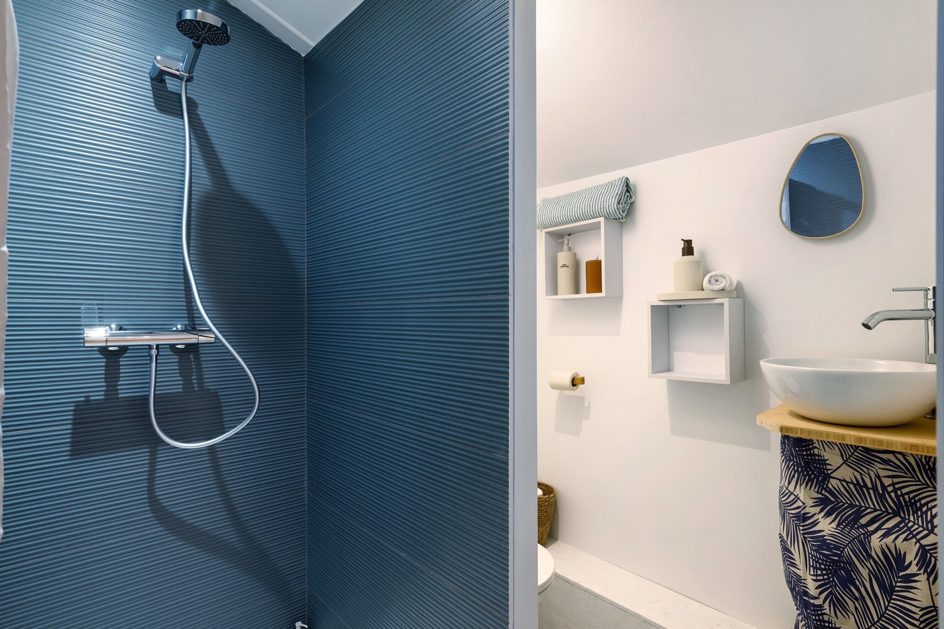 Shower, towels