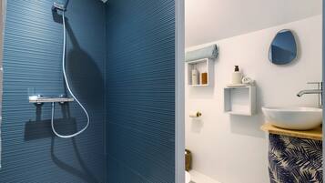 Shower, towels